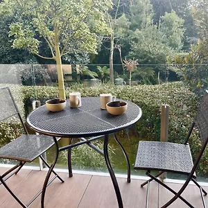 Oxford 1 Bedroom In A Brand New Building With A Pool Ferienhaus